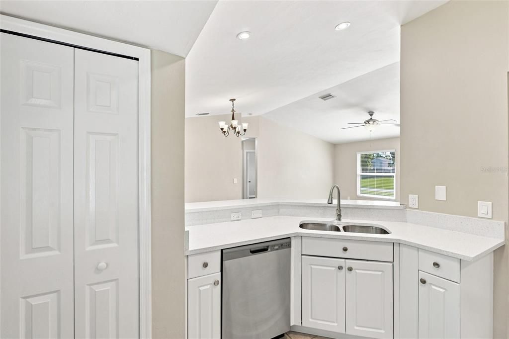 For Sale: $259,900 (3 beds, 2 baths, 1212 Square Feet)