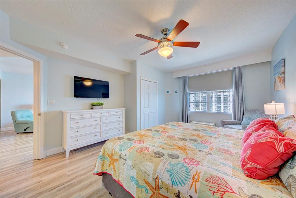 For Sale: $479,900 (2 beds, 2 baths, 1455 Square Feet)