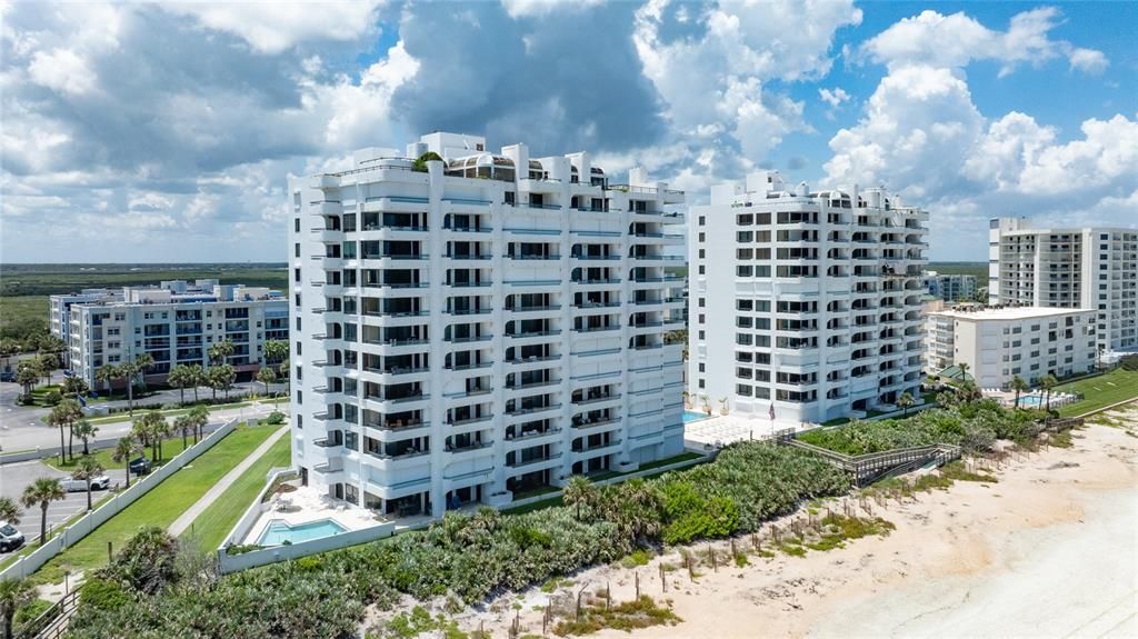 For Sale: $875,000 (2 beds, 2 baths, 1348 Square Feet)