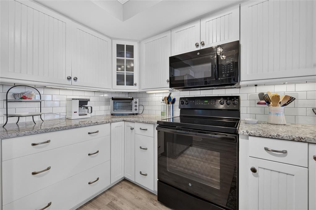 For Sale: $875,000 (2 beds, 2 baths, 1348 Square Feet)