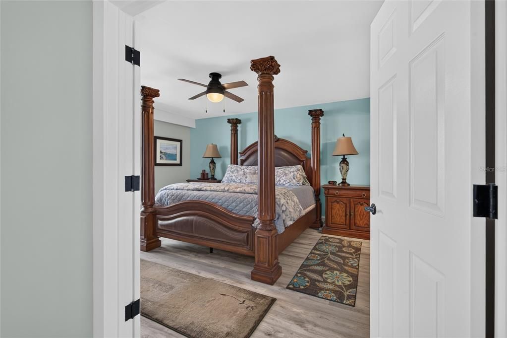 For Sale: $875,000 (2 beds, 2 baths, 1348 Square Feet)