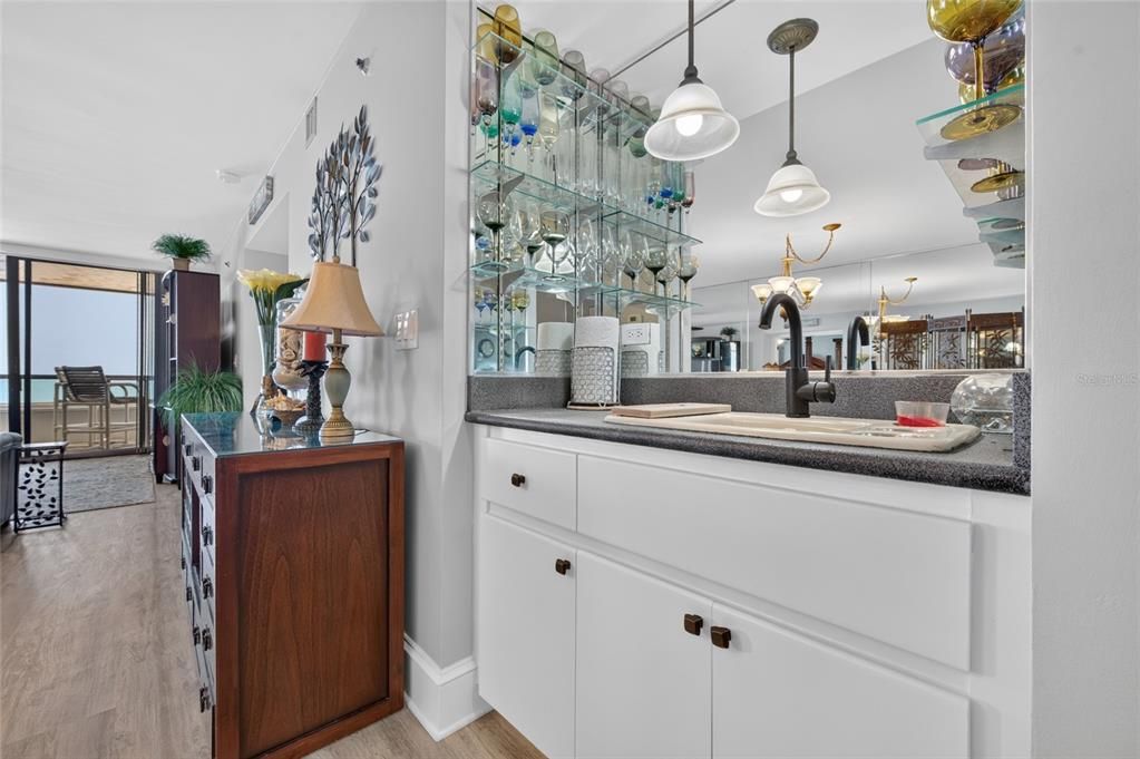 For Sale: $875,000 (2 beds, 2 baths, 1348 Square Feet)