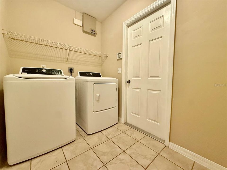 For Sale: $414,900 (4 beds, 2 baths, 2131 Square Feet)