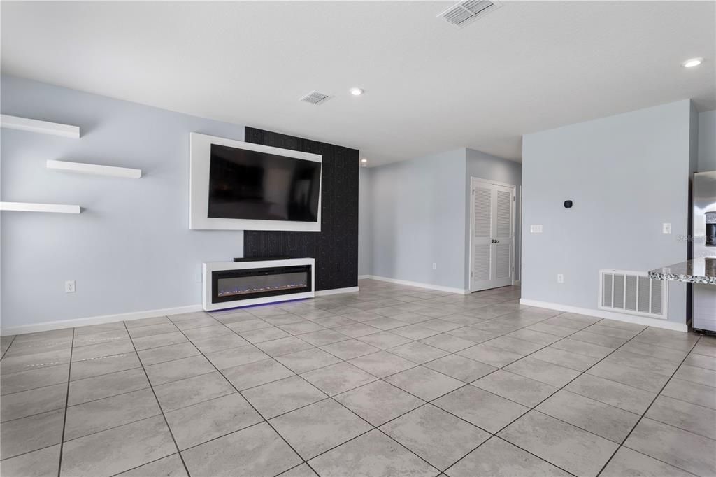 For Rent: $2,000 (3 beds, 2 baths, 1450 Square Feet)