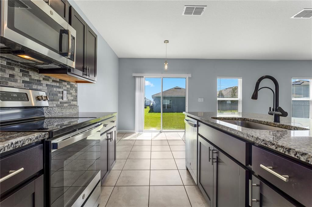 For Rent: $2,000 (3 beds, 2 baths, 1450 Square Feet)