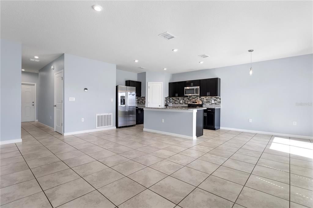 For Rent: $2,000 (3 beds, 2 baths, 1450 Square Feet)