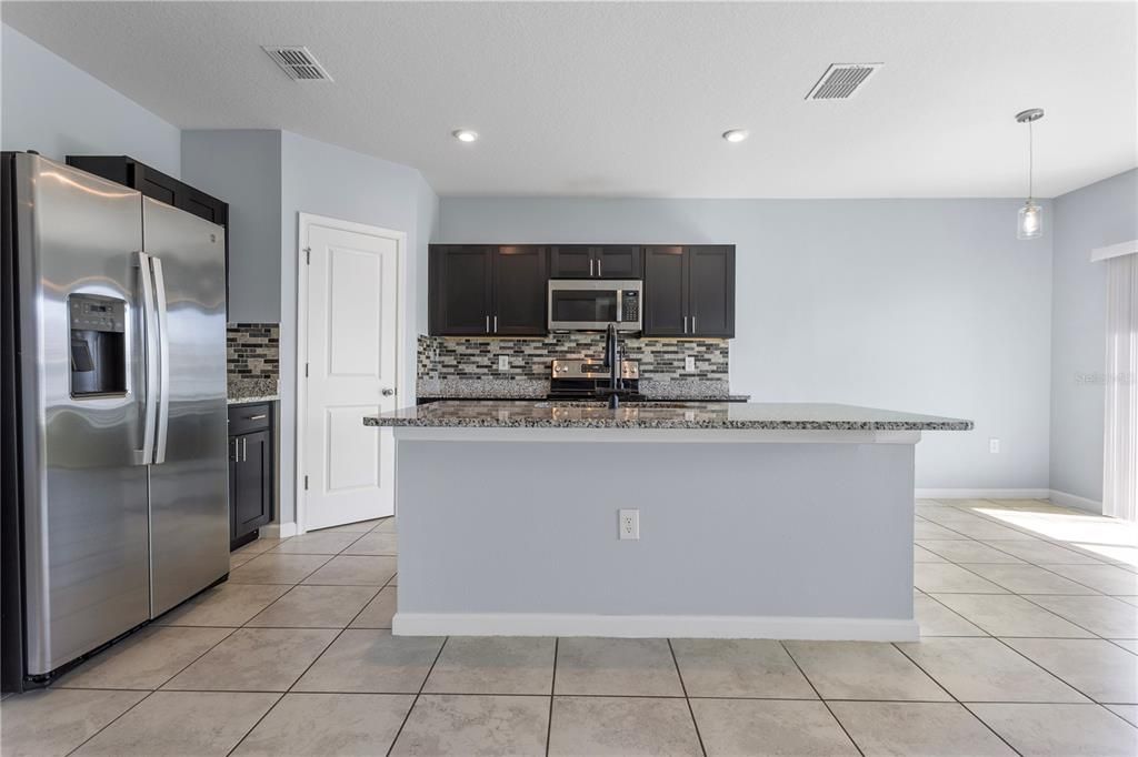 For Rent: $2,000 (3 beds, 2 baths, 1450 Square Feet)