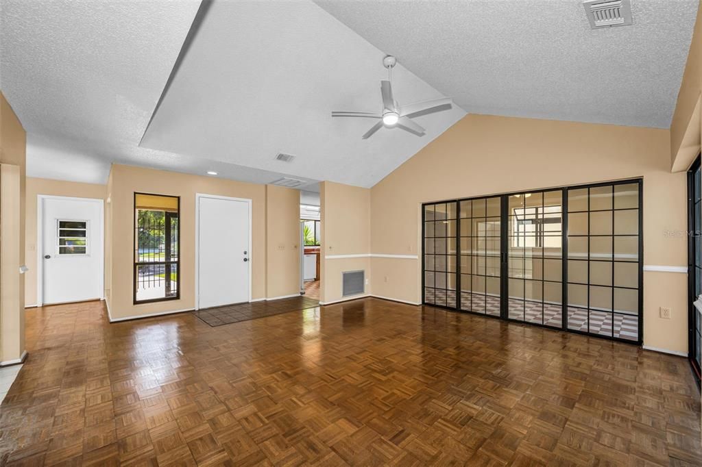 Activo con contrato: $222,000 (2 camas, 2 baños, 1378 Pies cuadrados)