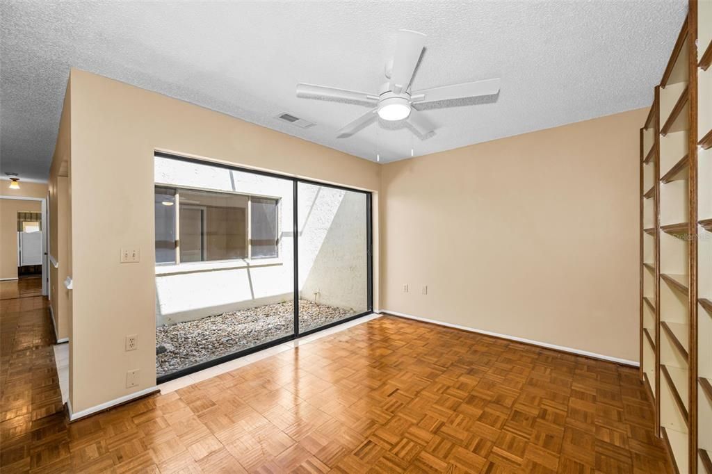 Activo con contrato: $222,000 (2 camas, 2 baños, 1378 Pies cuadrados)
