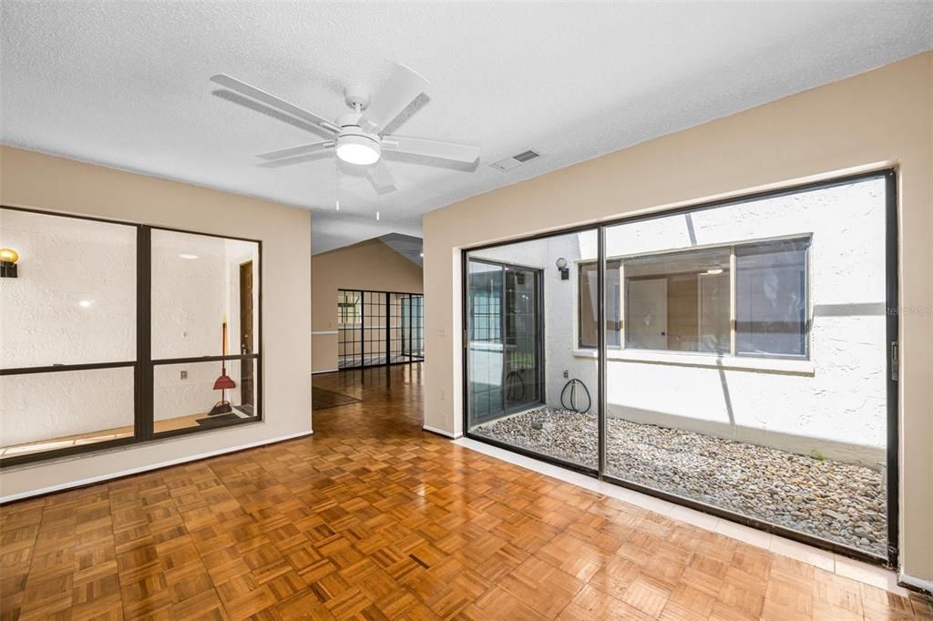 Activo con contrato: $222,000 (2 camas, 2 baños, 1378 Pies cuadrados)