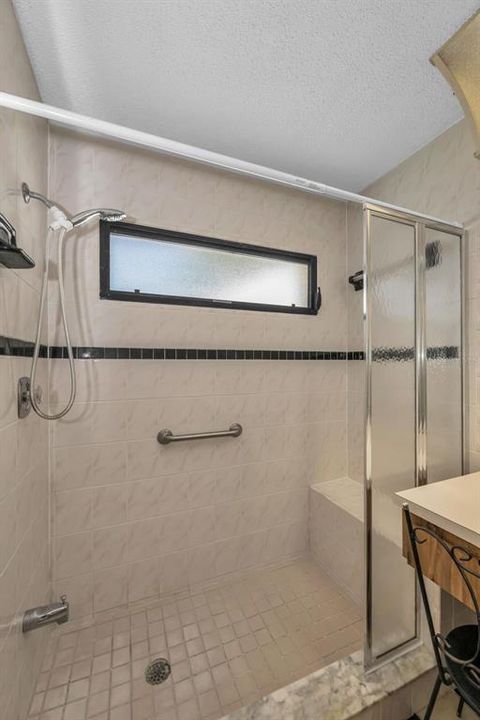 Activo con contrato: $222,000 (2 camas, 2 baños, 1378 Pies cuadrados)