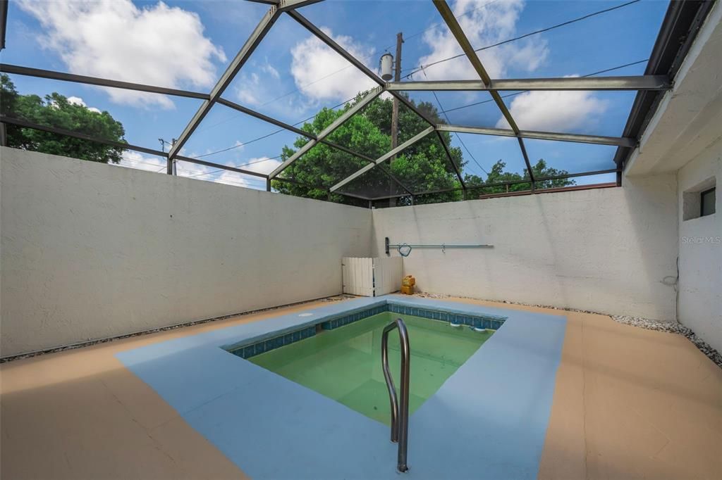 Activo con contrato: $222,000 (2 camas, 2 baños, 1378 Pies cuadrados)