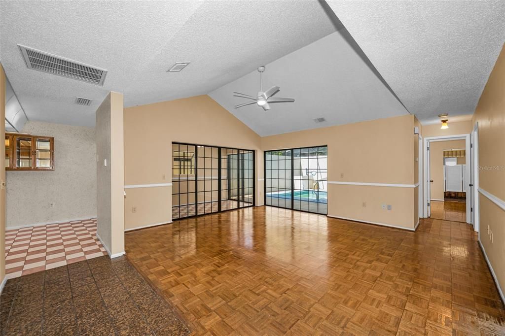 Activo con contrato: $222,000 (2 camas, 2 baños, 1378 Pies cuadrados)