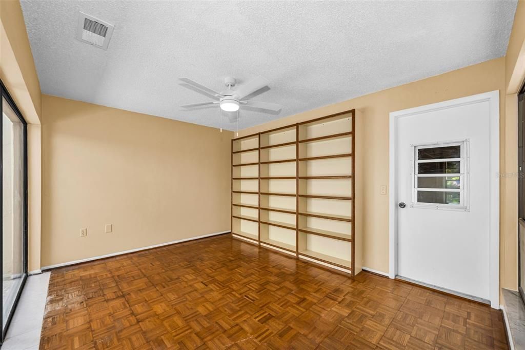 Activo con contrato: $222,000 (2 camas, 2 baños, 1378 Pies cuadrados)