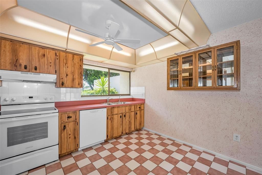 Activo con contrato: $222,000 (2 camas, 2 baños, 1378 Pies cuadrados)