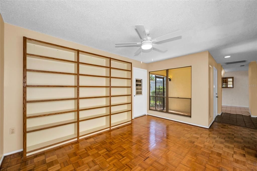 Activo con contrato: $222,000 (2 camas, 2 baños, 1378 Pies cuadrados)