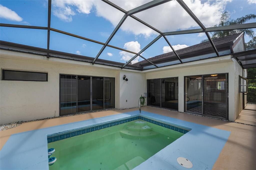Activo con contrato: $222,000 (2 camas, 2 baños, 1378 Pies cuadrados)