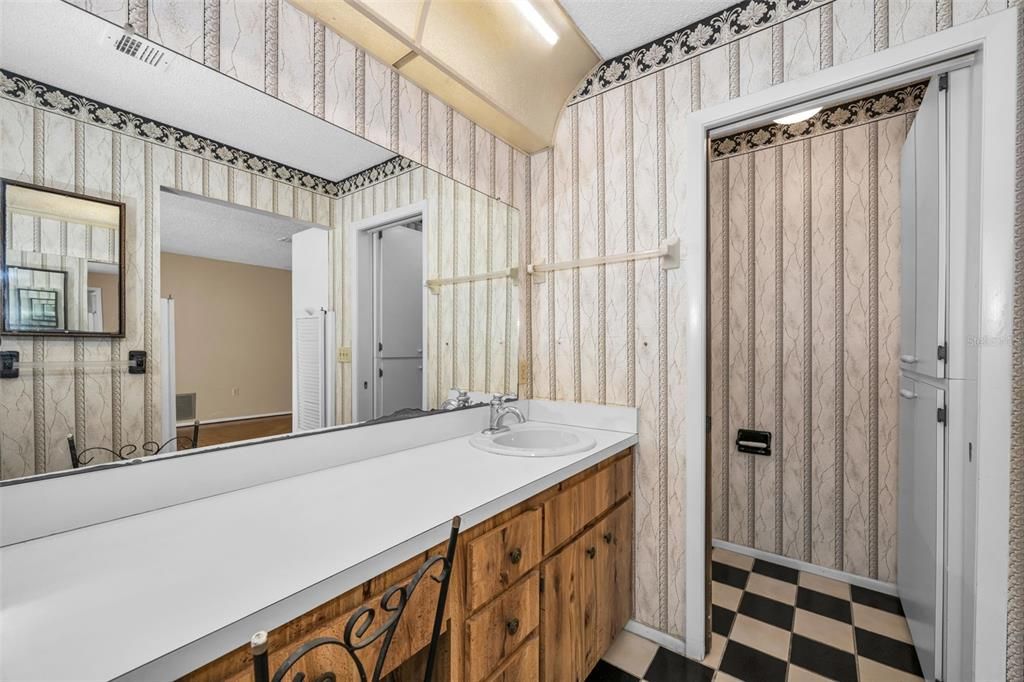 Activo con contrato: $222,000 (2 camas, 2 baños, 1378 Pies cuadrados)