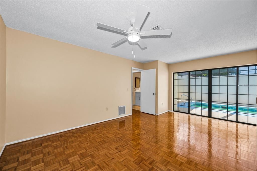Activo con contrato: $222,000 (2 camas, 2 baños, 1378 Pies cuadrados)