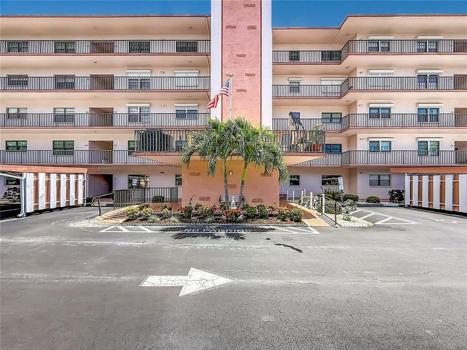 На продажу: $123,000 (2 спален, 2 ванн, 1235 Квадратных фут)