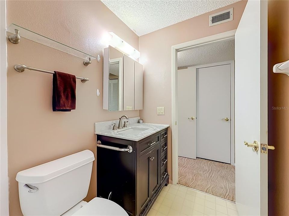 На продажу: $123,000 (2 спален, 2 ванн, 1235 Квадратных фут)