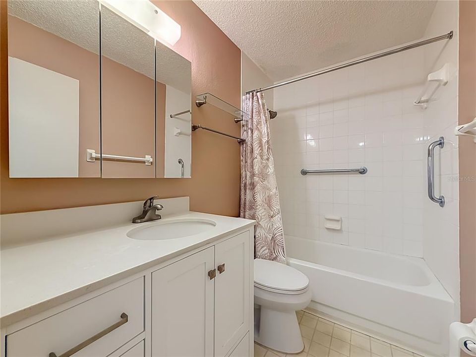 На продажу: $123,000 (2 спален, 2 ванн, 1235 Квадратных фут)