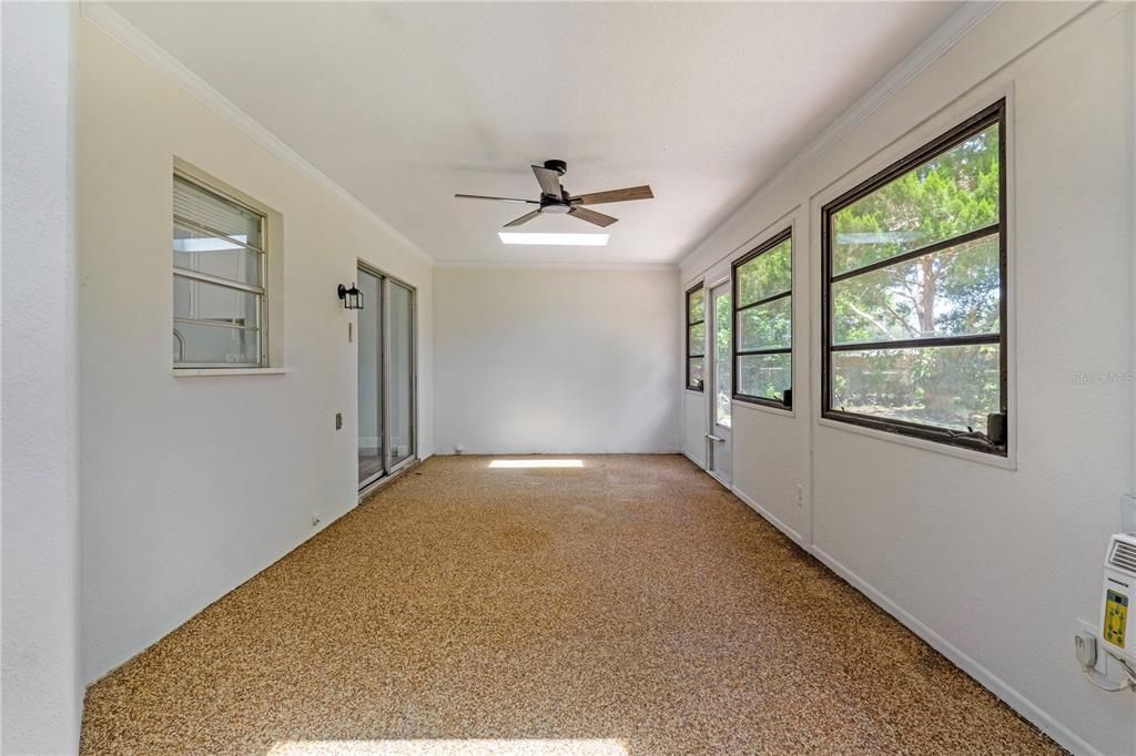 Active With Contract: $315,000 (2 beds, 2 baths, 1293 Square Feet)