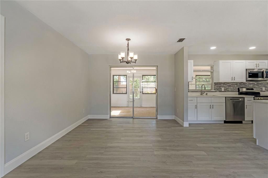Active With Contract: $315,000 (2 beds, 2 baths, 1293 Square Feet)