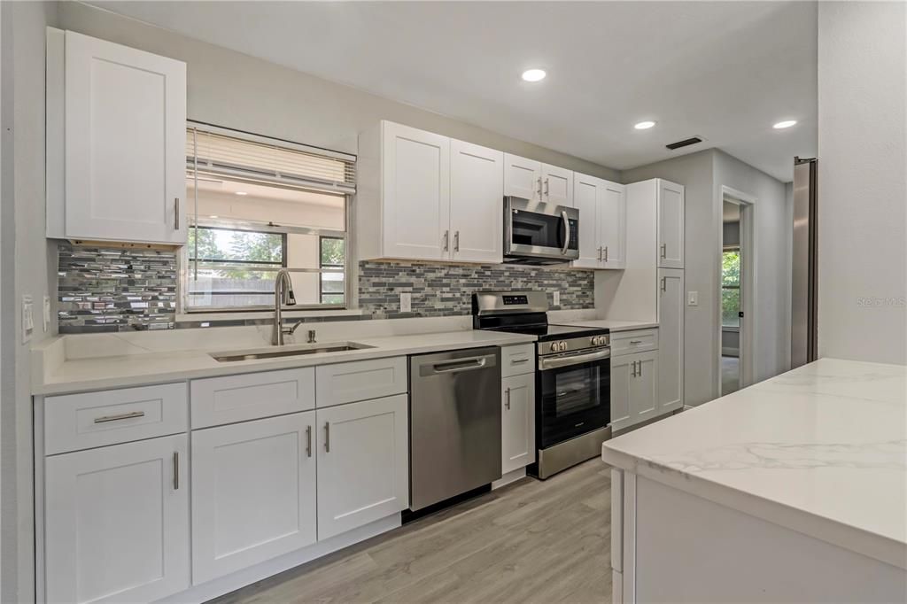 Active With Contract: $315,000 (2 beds, 2 baths, 1293 Square Feet)