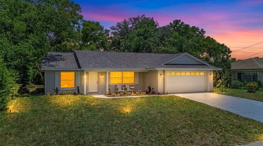 Active With Contract: $315,000 (2 beds, 2 baths, 1293 Square Feet)