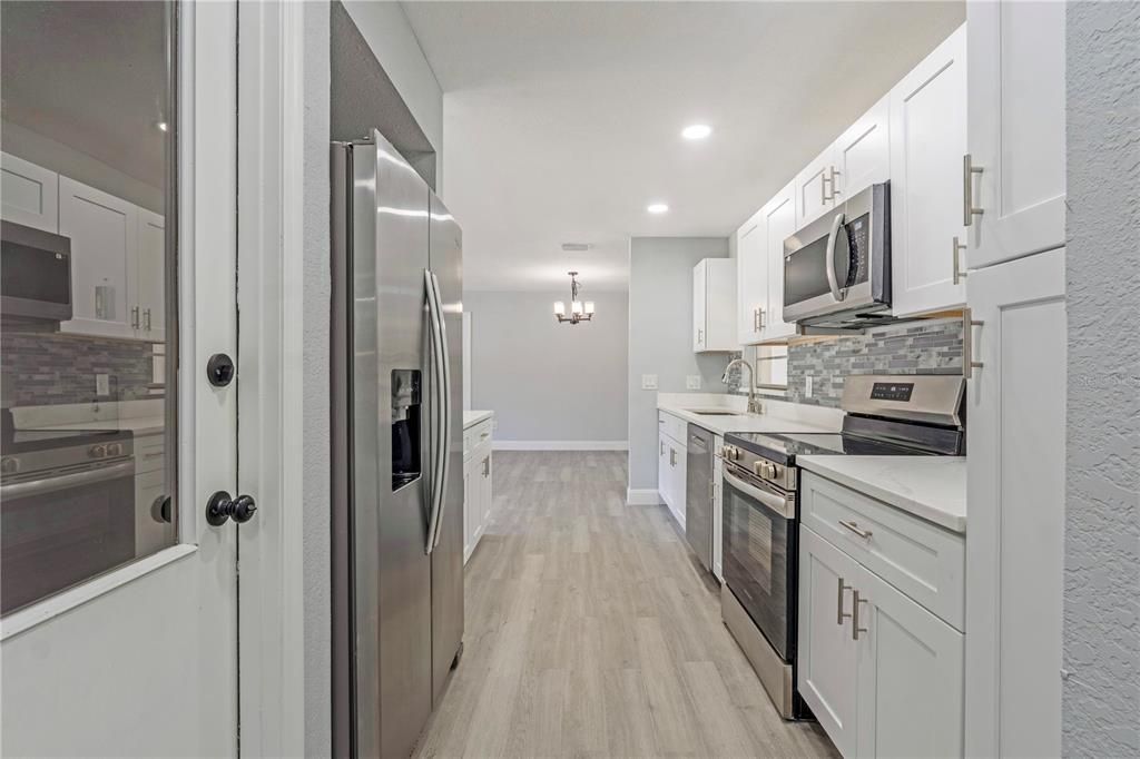 Active With Contract: $315,000 (2 beds, 2 baths, 1293 Square Feet)