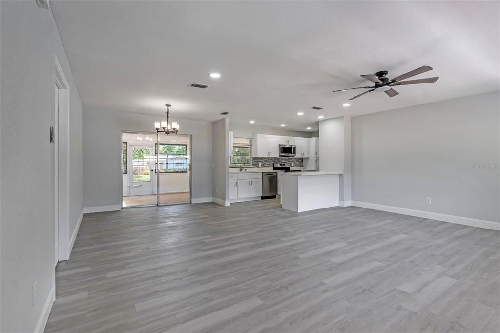 Active With Contract: $315,000 (2 beds, 2 baths, 1293 Square Feet)