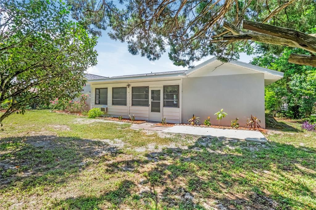 Active With Contract: $315,000 (2 beds, 2 baths, 1293 Square Feet)