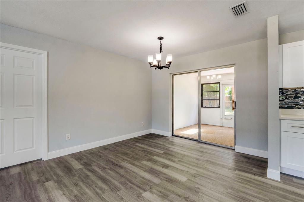 Active With Contract: $315,000 (2 beds, 2 baths, 1293 Square Feet)