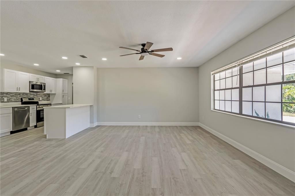 Active With Contract: $315,000 (2 beds, 2 baths, 1293 Square Feet)