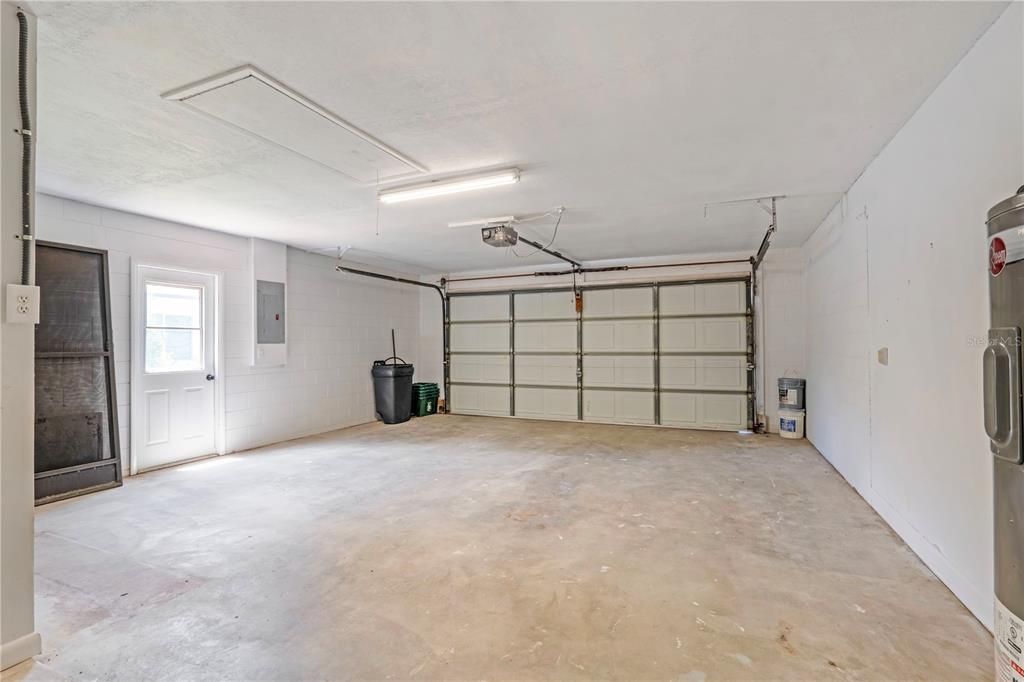 Active With Contract: $315,000 (2 beds, 2 baths, 1293 Square Feet)