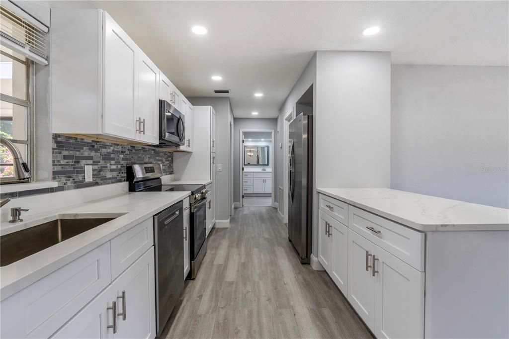 Active With Contract: $315,000 (2 beds, 2 baths, 1293 Square Feet)
