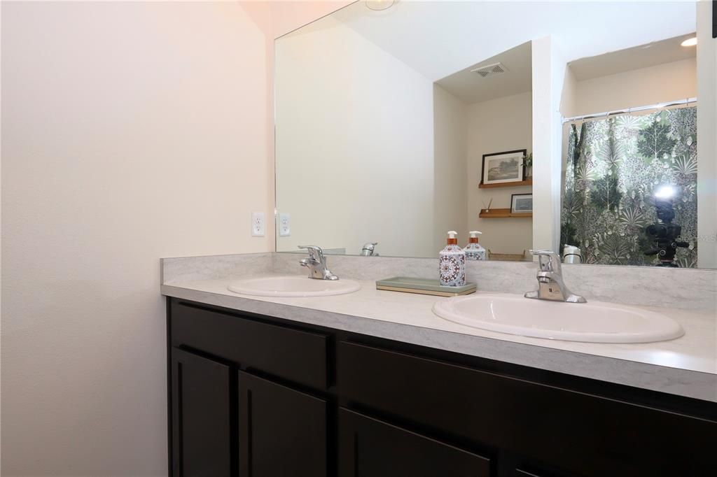 For Sale: $309,900 (3 beds, 2 baths, 1516 Square Feet)