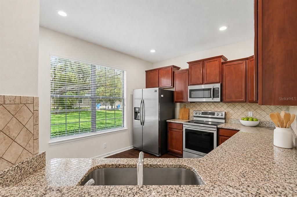 For Rent: $2,350 (3 beds, 2 baths, 1594 Square Feet)