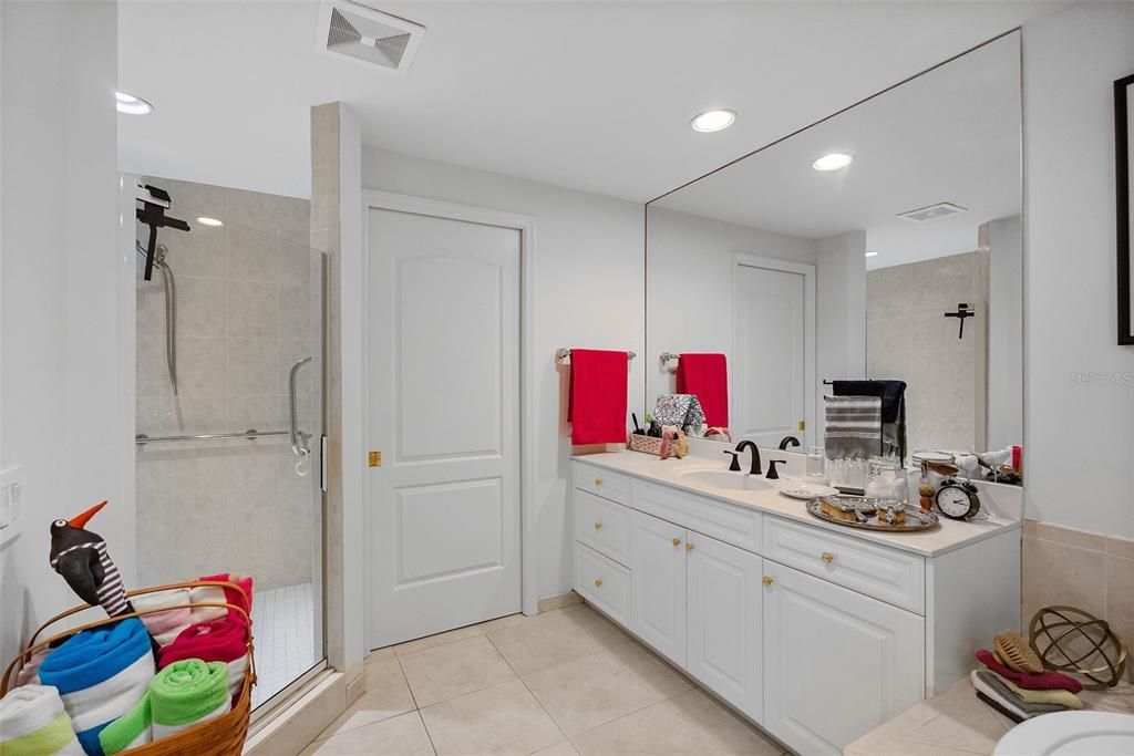 For Rent: $8,500 (3 beds, 3 baths, 2500 Square Feet)
