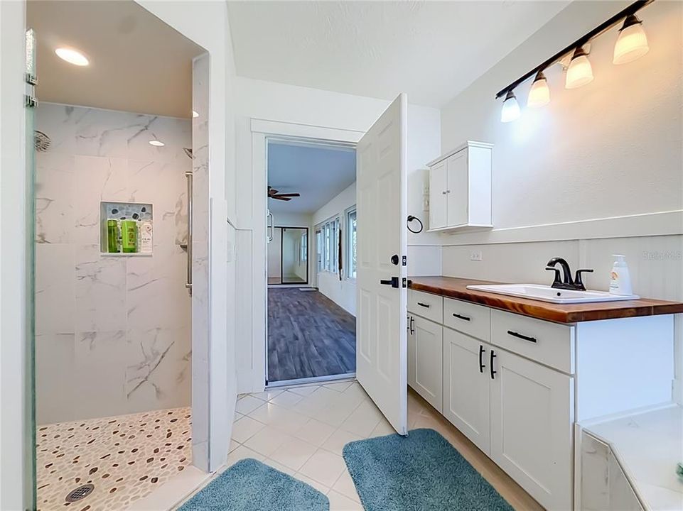 En Venta: $790,000 (3 camas, 2 baños, 1998 Pies cuadrados)