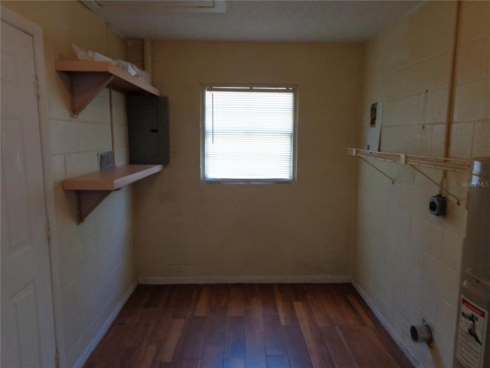 For Sale: $220,000 (3 beds, 1 baths, 1014 Square Feet)