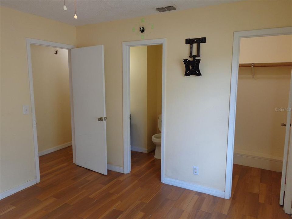 For Sale: $220,000 (3 beds, 1 baths, 1014 Square Feet)