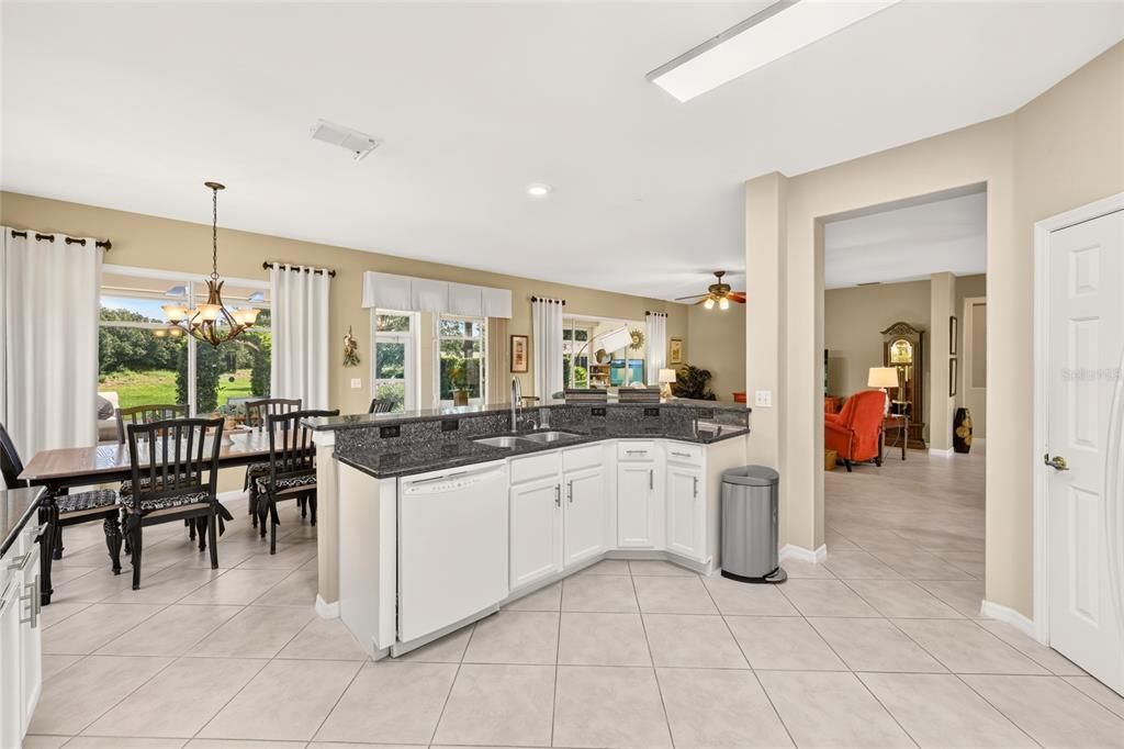For Sale: $339,900 (2 beds, 2 baths, 1649 Square Feet)