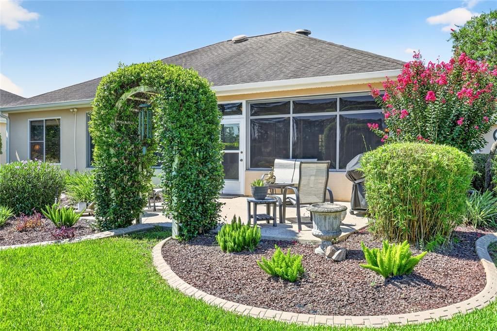 For Sale: $339,900 (2 beds, 2 baths, 1649 Square Feet)