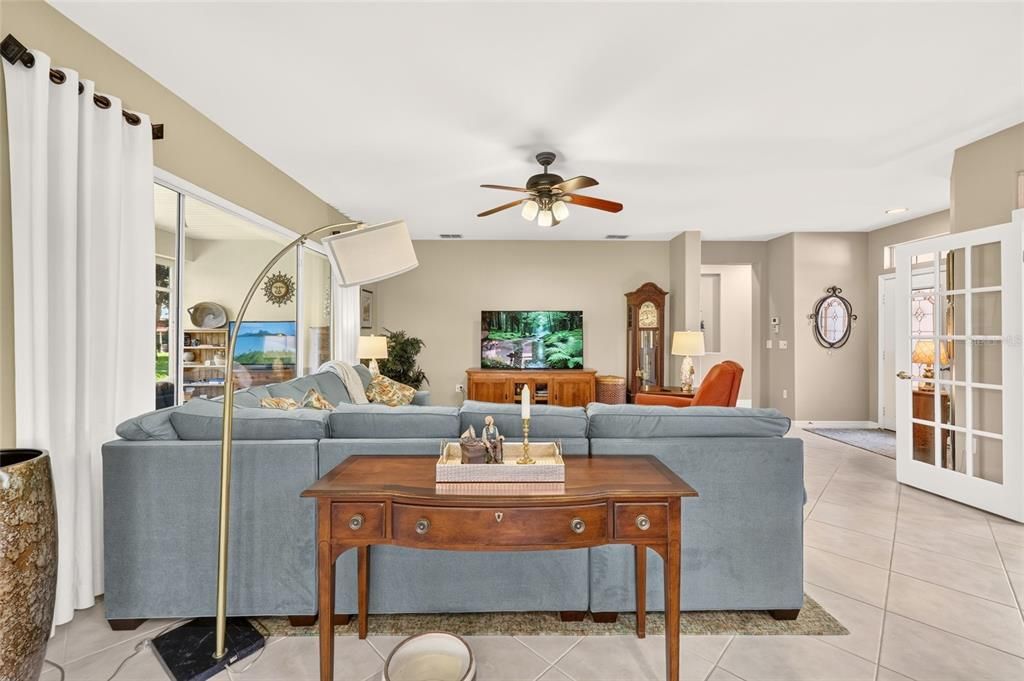 For Sale: $339,900 (2 beds, 2 baths, 1649 Square Feet)