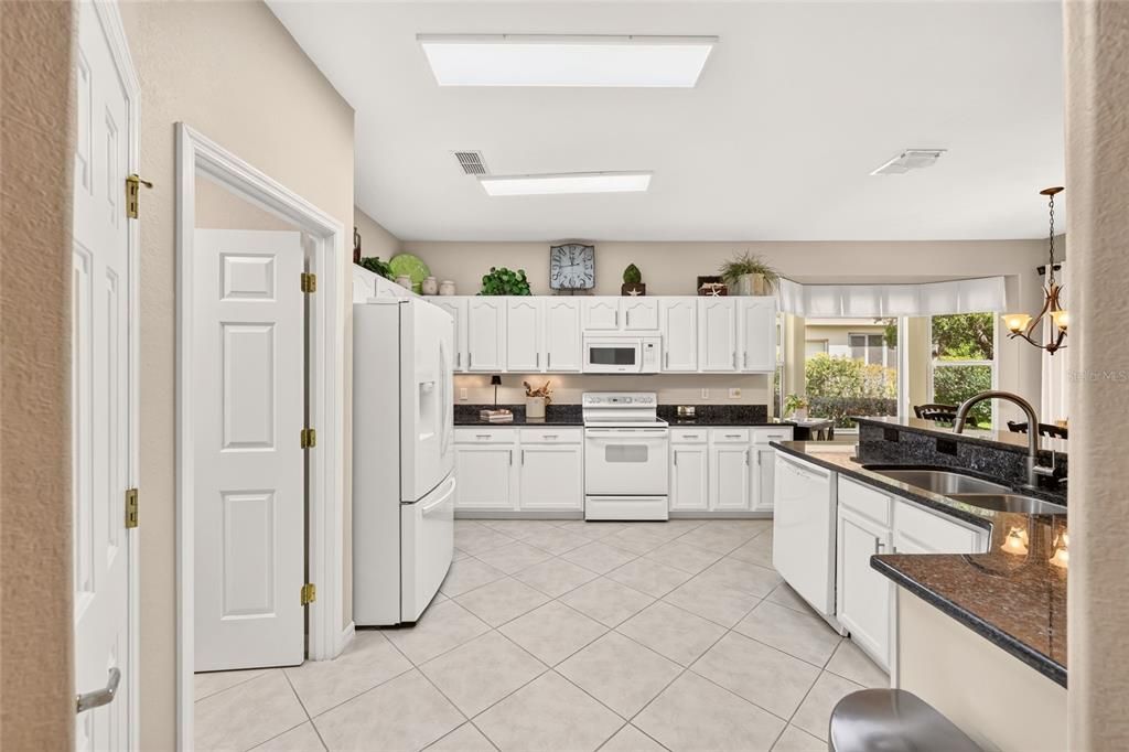 For Sale: $339,900 (2 beds, 2 baths, 1649 Square Feet)
