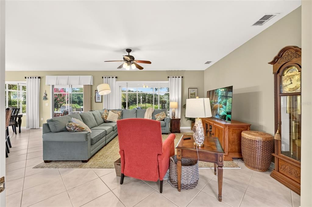 For Sale: $339,900 (2 beds, 2 baths, 1649 Square Feet)