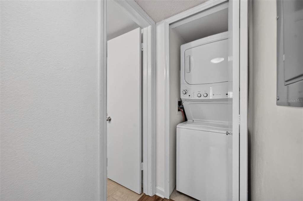 На продажу: $259,900 (2 спален, 2 ванн, 890 Квадратных фут)