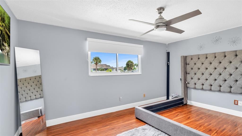 For Sale: $670,000 (5 beds, 4 baths, 2274 Square Feet)